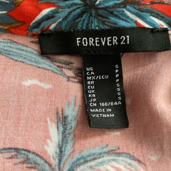 Hawaiian boxed crop button up - Picture 2 of 3